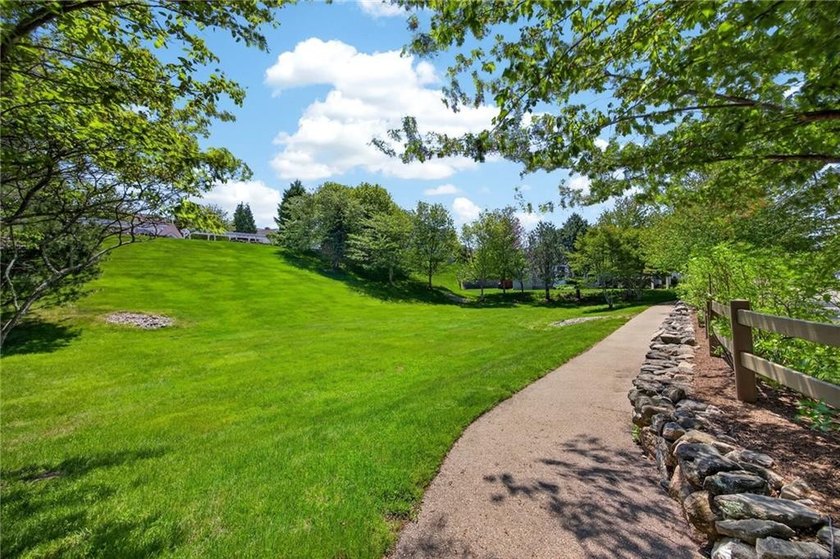 Wakefield Meadows! Move right in to this beautiful condominium - photo 30