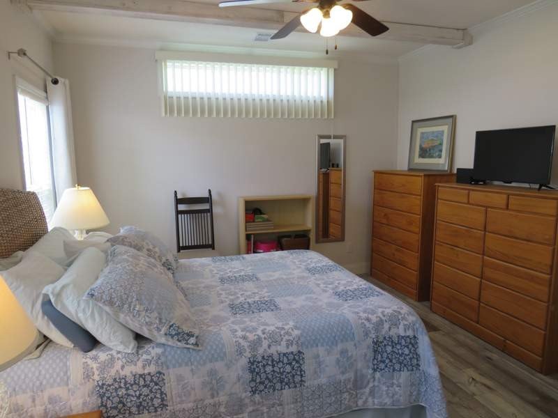 This very well appointed 3 bedroom 2 bath home is impressive - photo 31