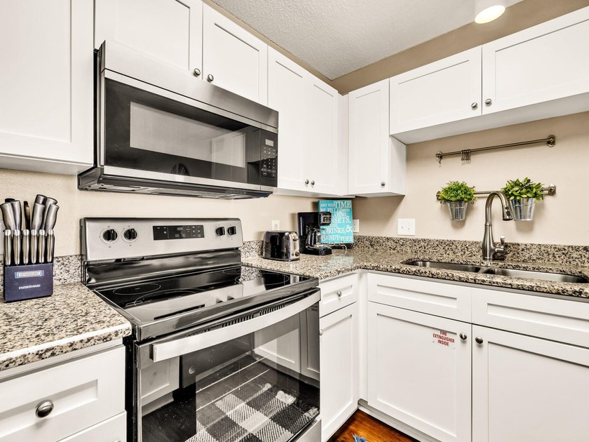 This TOP floor, one bedroom, one bath condo AND built in bunk - photo 18