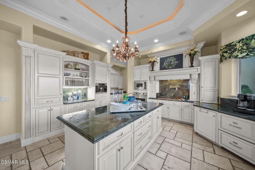 Welcome to a private world of elegance, serenity, and - photo 23