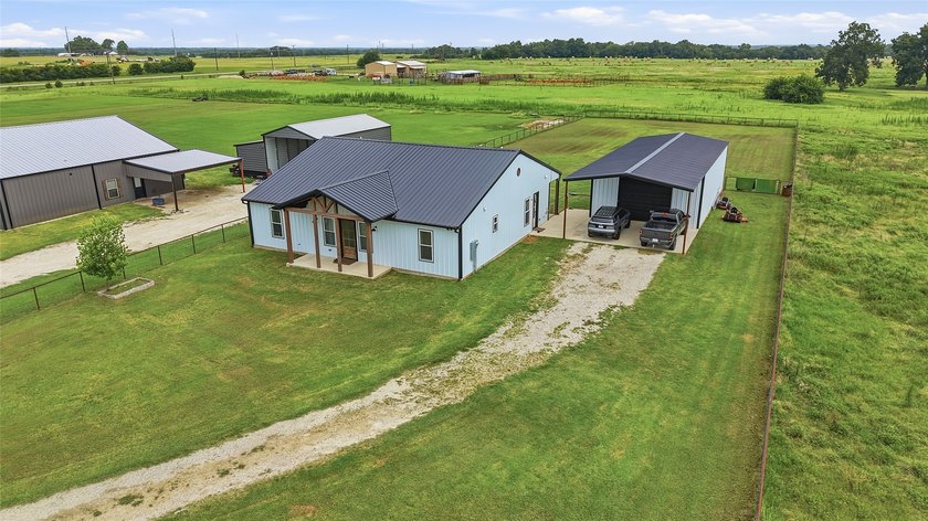 Experience the perfect blend of modern comfort and country - photo 3