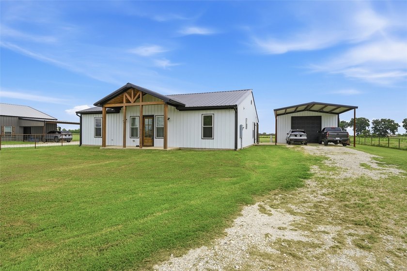 Experience the perfect blend of modern comfort and country - photo 5
