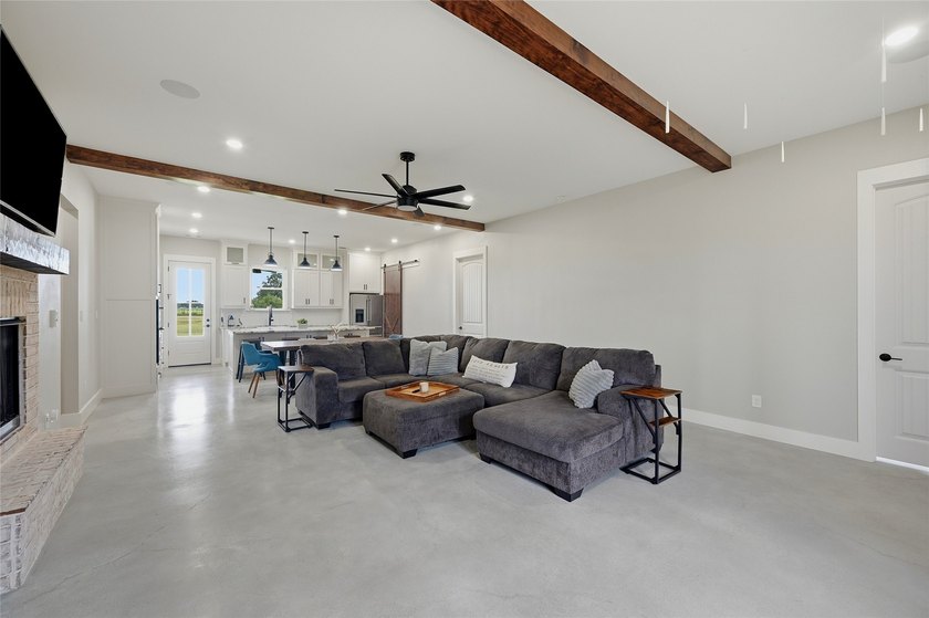 Experience the perfect blend of modern comfort and country - photo 7