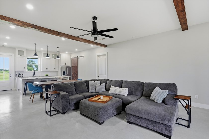 Experience the perfect blend of modern comfort and country - photo 9