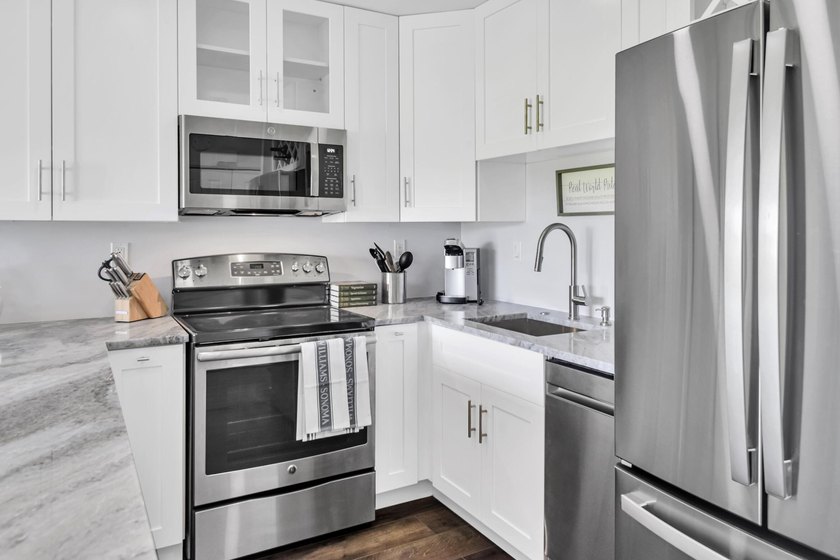 Welcome to this charming one-bedroom, one-bathroom condominium - photo 4