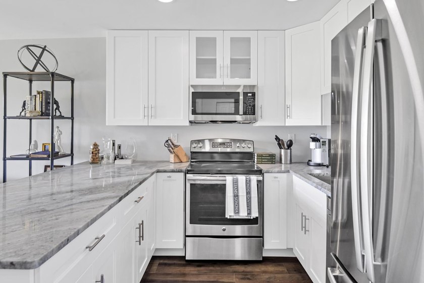 Welcome to this charming one-bedroom, one-bathroom condominium - photo 7