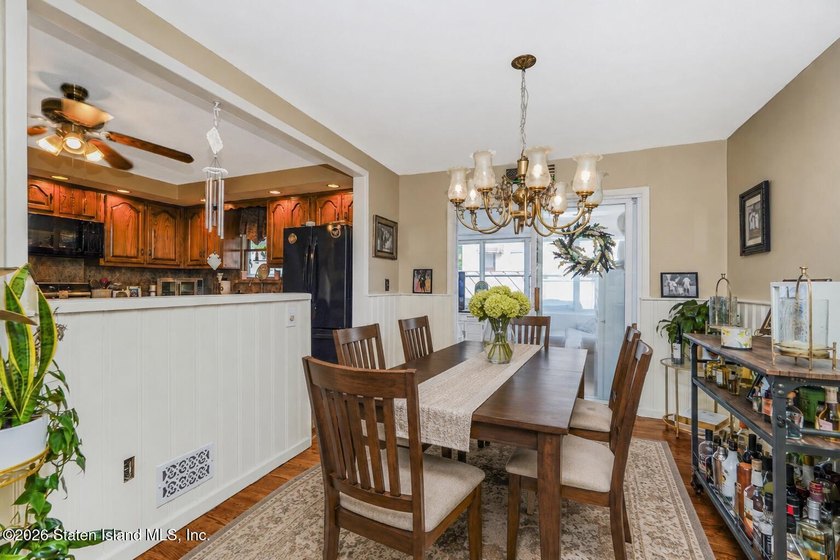 Beautiful 25-foot semi-attached home located in the heart of - photo 12