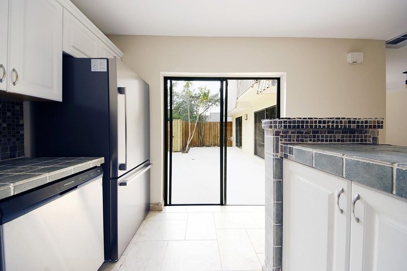 Bright and inviting 3-bedroom, 2.5-bath residence in a desirable - photo 16