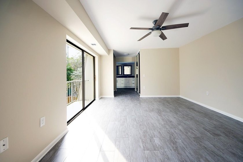 Bright and inviting 3-bedroom, 2.5-bath residence in a desirable - photo 17