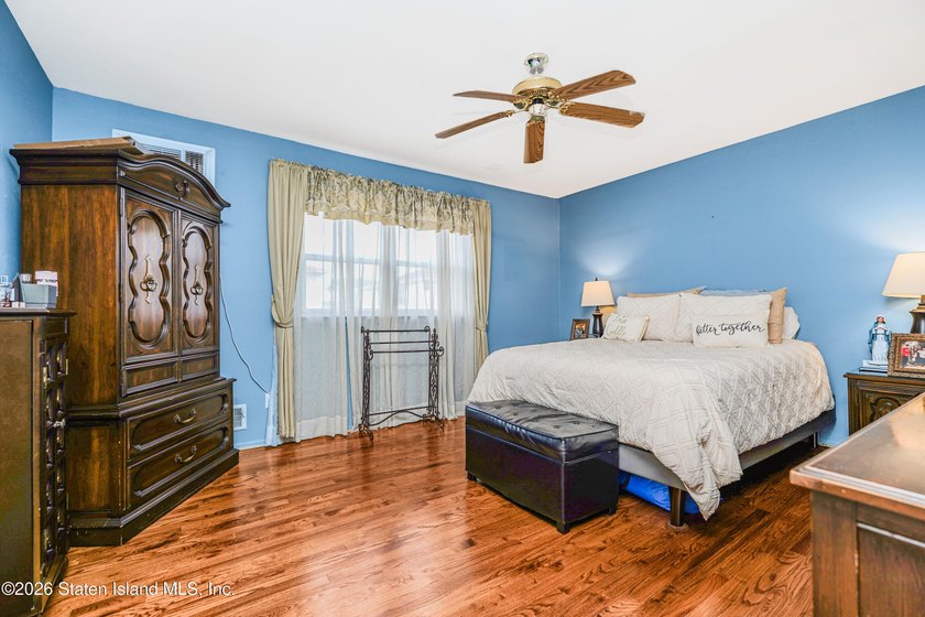 Beautiful 25-foot semi-attached home located in the heart of - photo 17