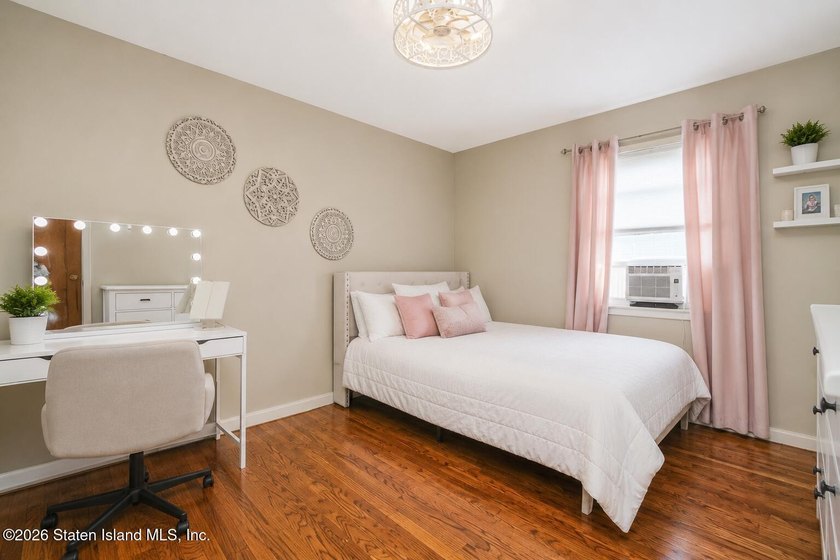 Beautiful 25-foot semi-attached home located in the heart of - photo 18