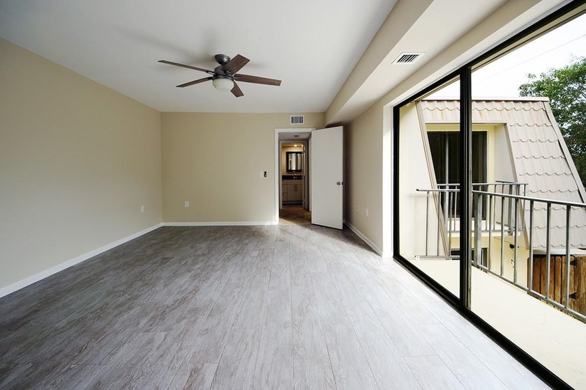 Bright and inviting 3-bedroom, 2.5-bath residence in a desirable - photo 21