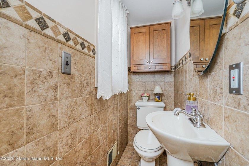 Beautiful 25-foot semi-attached home located in the heart of - photo 21