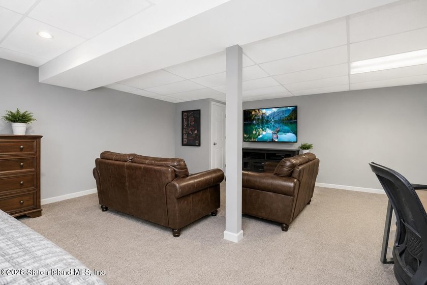 Beautiful 25-foot semi-attached home located in the heart of - photo 22