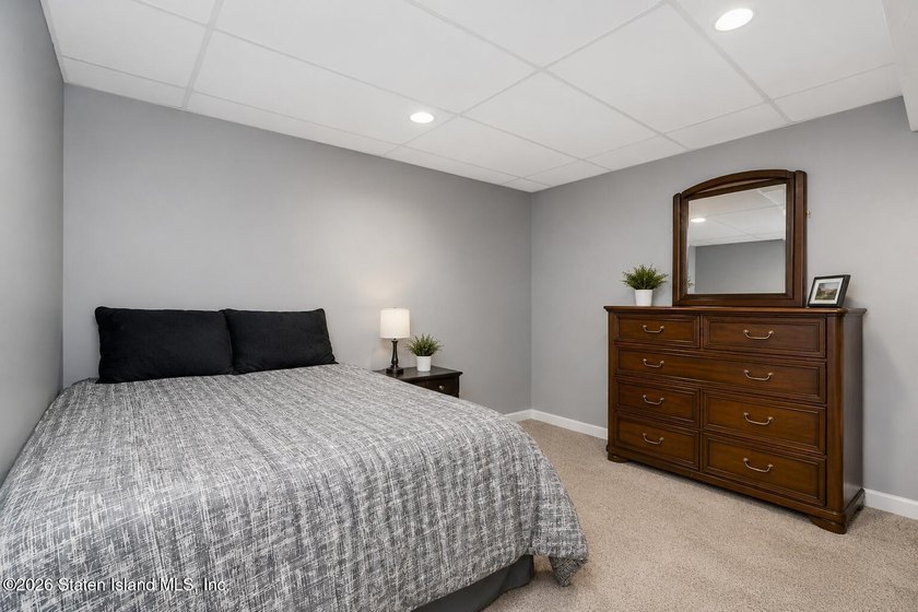 Beautiful 25-foot semi-attached home located in the heart of - photo 24