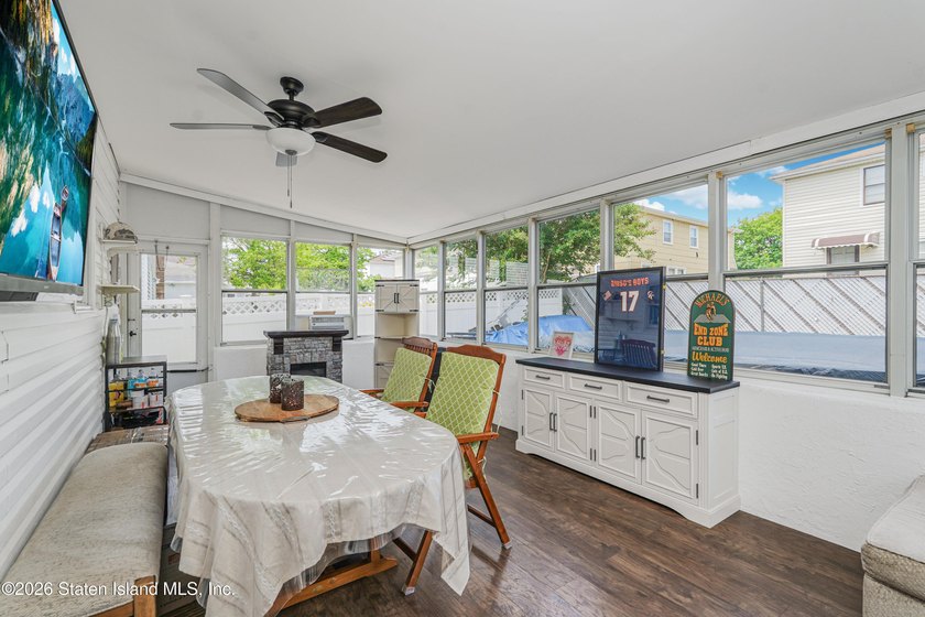 Beautiful 25-foot semi-attached home located in the heart of - photo 25