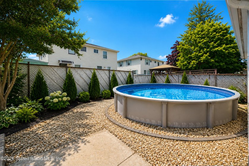 Beautiful 25-foot semi-attached home located in the heart of - photo 27