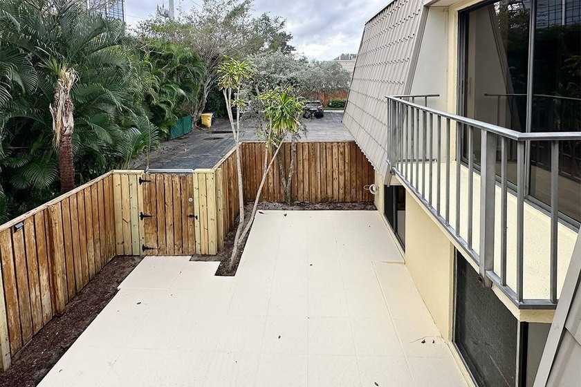 Bright and inviting 3-bedroom, 2.5-bath residence in a desirable - photo 30