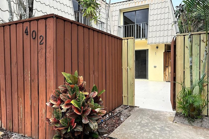 Bright and inviting 3-bedroom, 2.5-bath residence in a desirable - photo 31