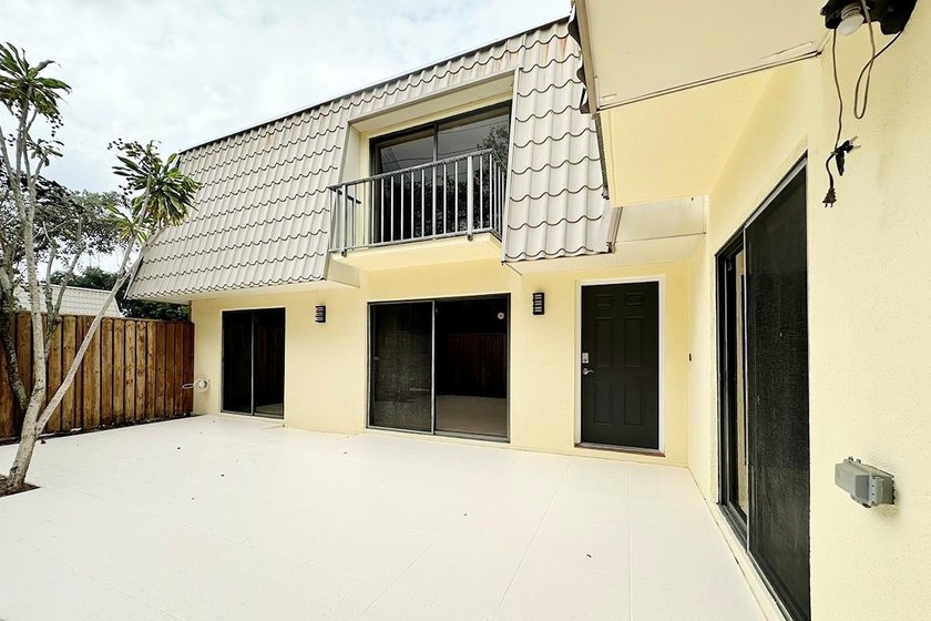 Bright and inviting 3-bedroom, 2.5-bath residence in a desirable - photo 33