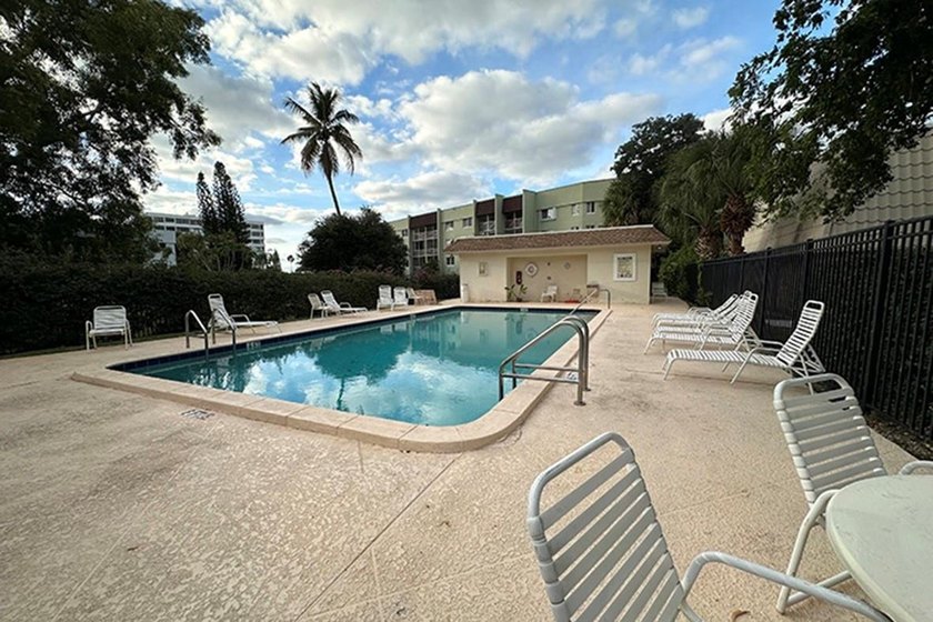 Bright and inviting 3-bedroom, 2.5-bath residence in a desirable - photo 35