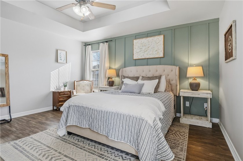 Move-in-ready home in Elkins! This 3-bedroom, 2-bath home - photo 9