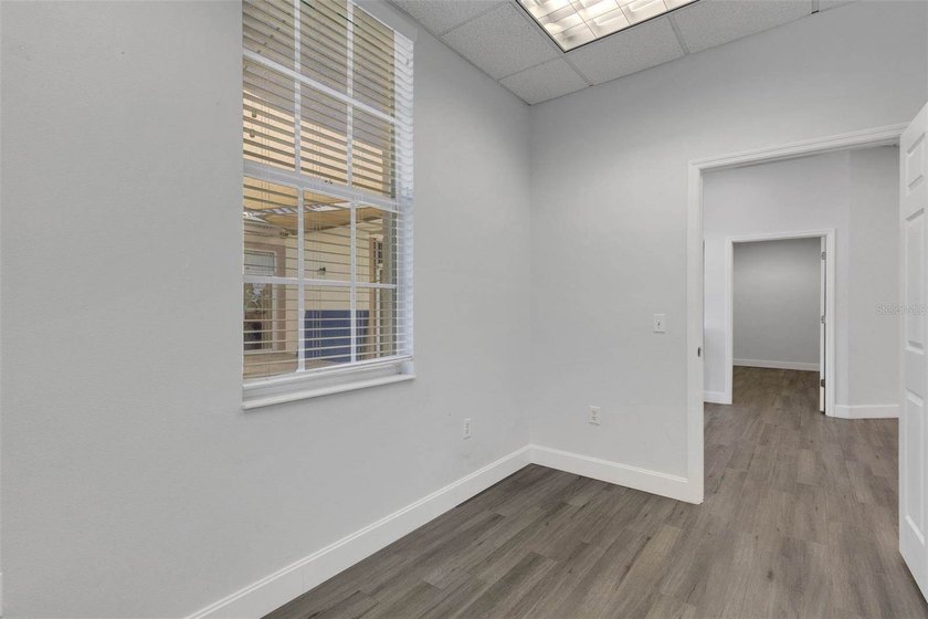 ** EIGHT BIG OFFICES WITH GREAT LOCATION, AWESOME OPEN-PLAN - photo 13