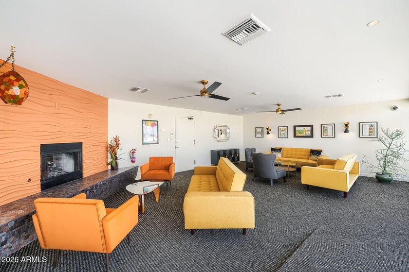 Welcome to Landmark Towers, one of Central Phoenix's most - photo 15
