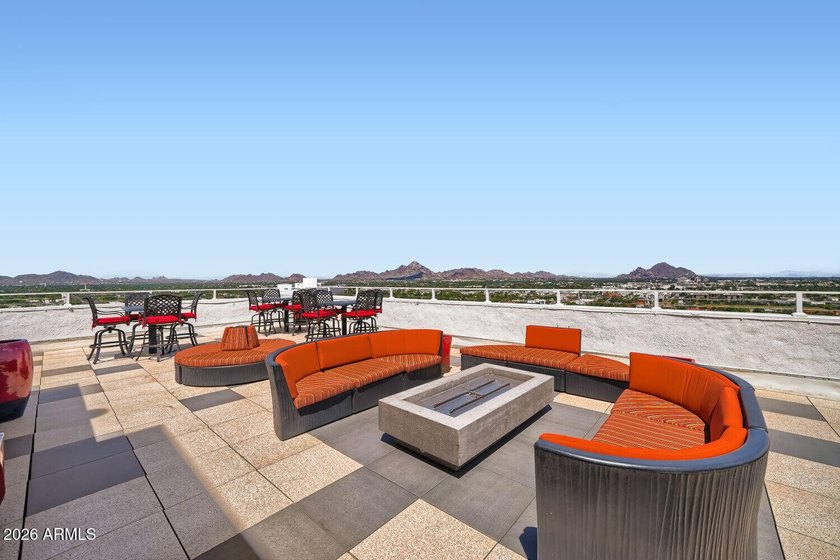 Welcome to Landmark Towers, one of Central Phoenix's most - photo 17