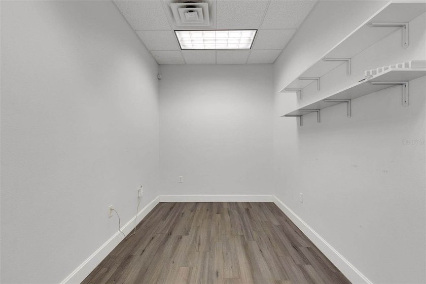 ** EIGHT BIG OFFICES WITH GREAT LOCATION, AWESOME OPEN-PLAN - photo 17