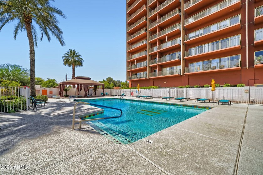 Welcome to Landmark Towers, one of Central Phoenix's most - photo 19