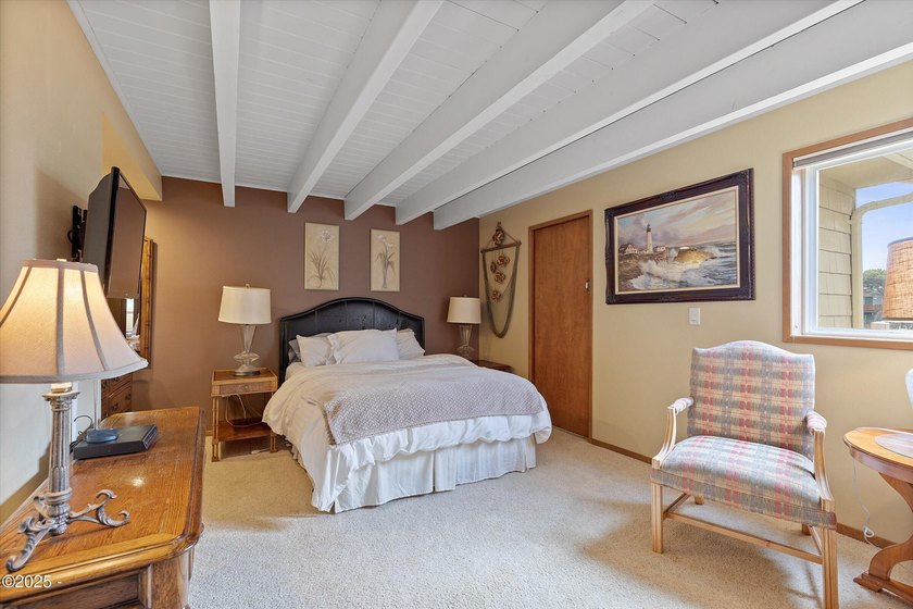 Price greatly reduced. Seller is motivated to sell this - photo 19