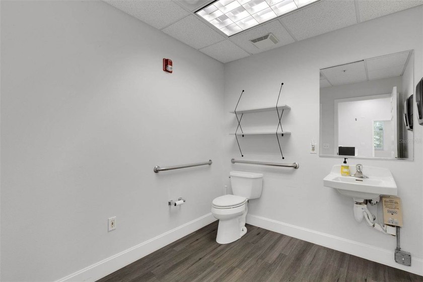 ** EIGHT BIG OFFICES WITH GREAT LOCATION, AWESOME OPEN-PLAN - photo 19