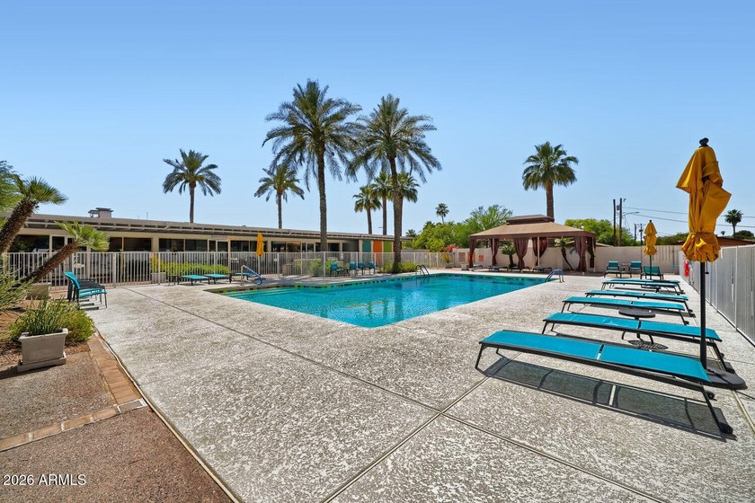 Welcome to Landmark Towers, one of Central Phoenix's most - photo 20