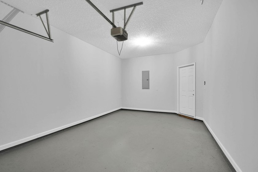 Move in ready and Full of charm!! This charming home features 3 - photo 2