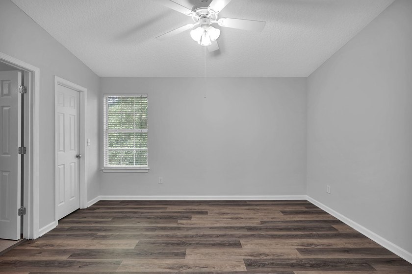 Move in ready and Full of charm!! This charming home features 3 - photo 8