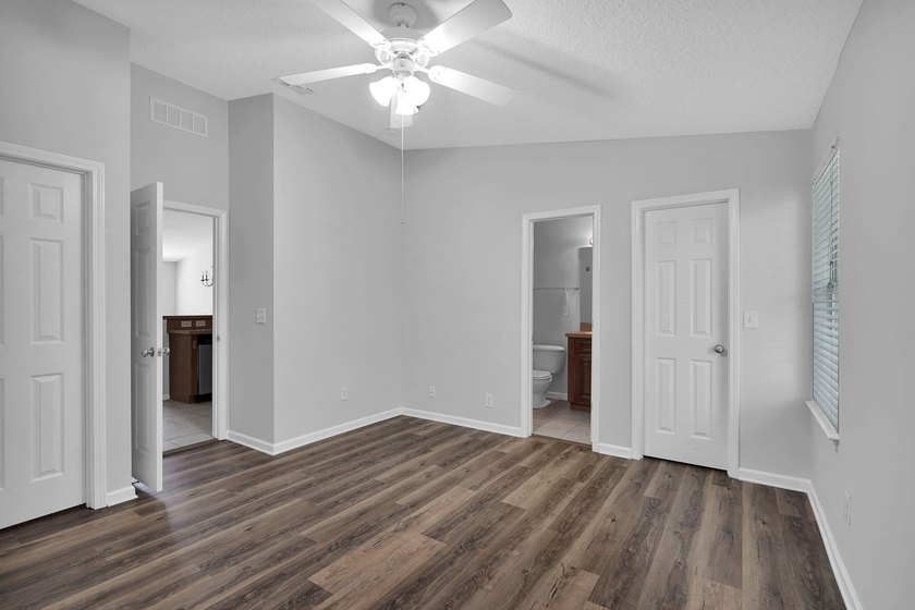 Move in ready and Full of charm!! This charming home features 3 - photo 9