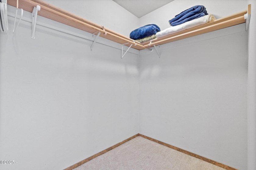Price greatly reduced. Seller is motivated to sell this - photo 32