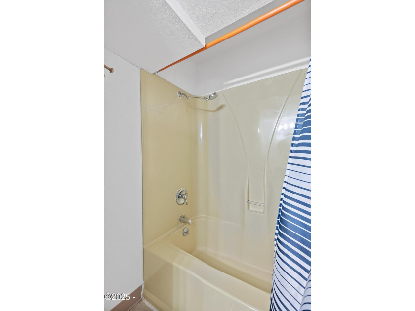 Price greatly reduced. Seller is motivated to sell this - photo 36