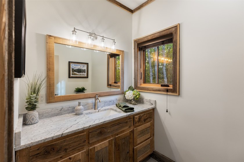 Charming Arts &amp; Crafts mountain cabin in the prestigious gated - photo 22