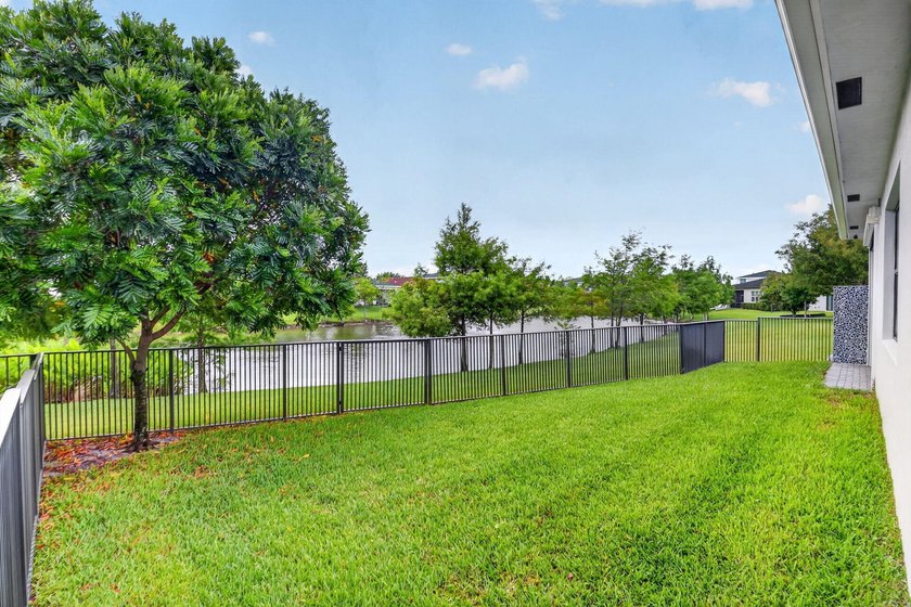 This practically new home has been wonderfully updated and - photo 3