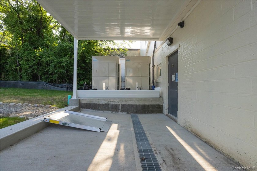 PRIME RETAIL SPACE FOR SALE IN DOWNTOWN PEARL RIVERPLETELY - photo 11