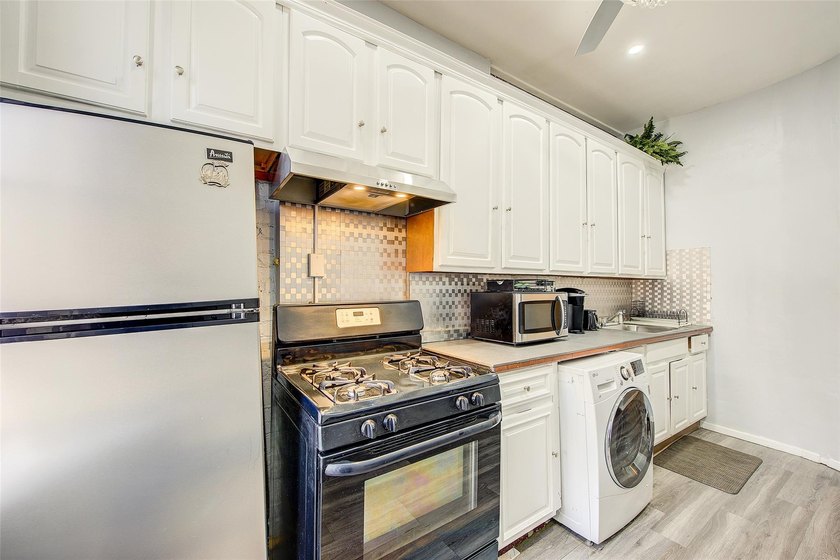 This stunning and meticulously maintained all-brick two-family - photo 8