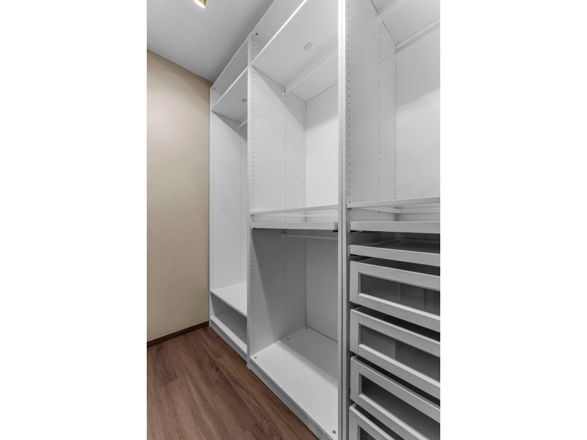 Charming 2-bedroom, 2-bath condo in a well-maintained - photo 12