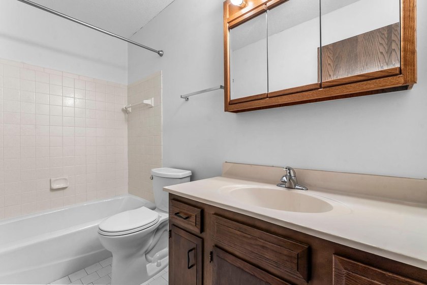 Charming 2-bedroom, 2-bath condo in a well-maintained - photo 15
