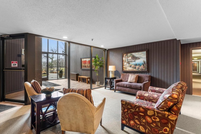 Charming 2-bedroom, 2-bath condo in a well-maintained - photo 17