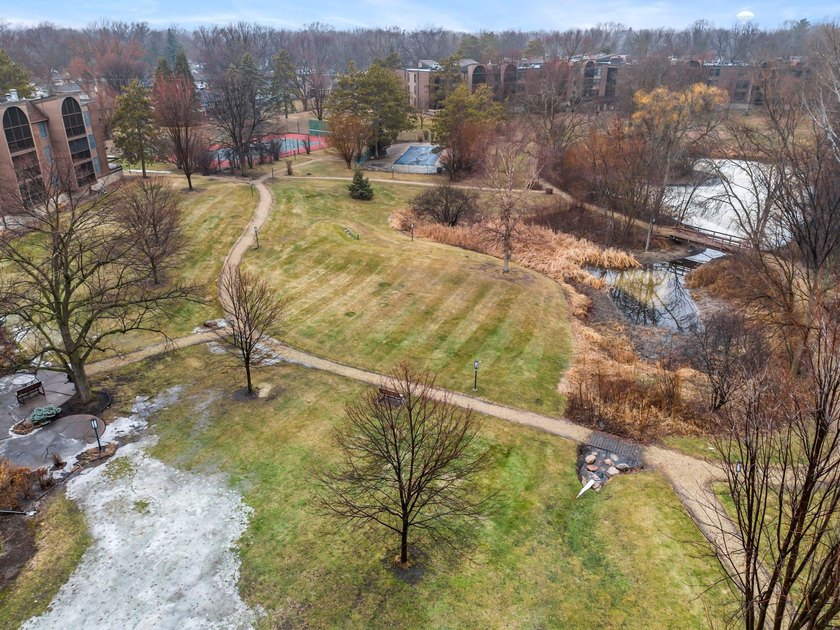 Charming 2-bedroom, 2-bath condo in a well-maintained - photo 29