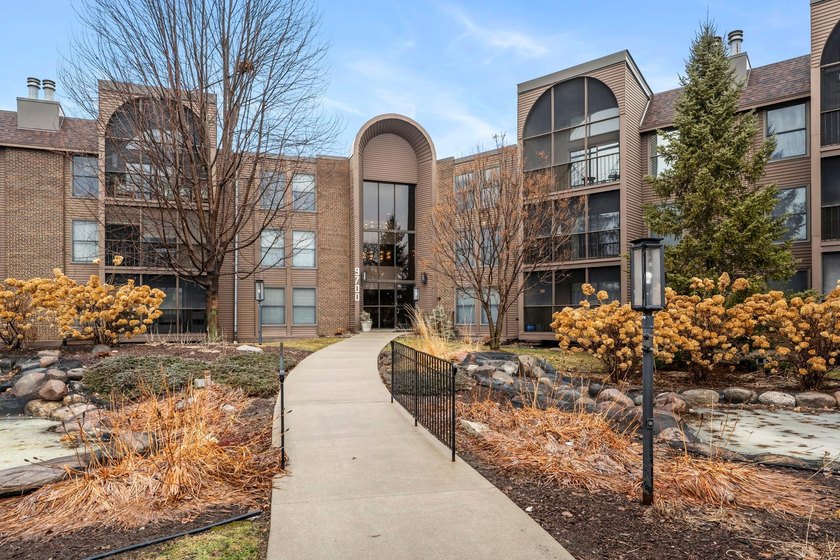 Charming 2-bedroom, 2-bath condo in a well-maintained - photo 32