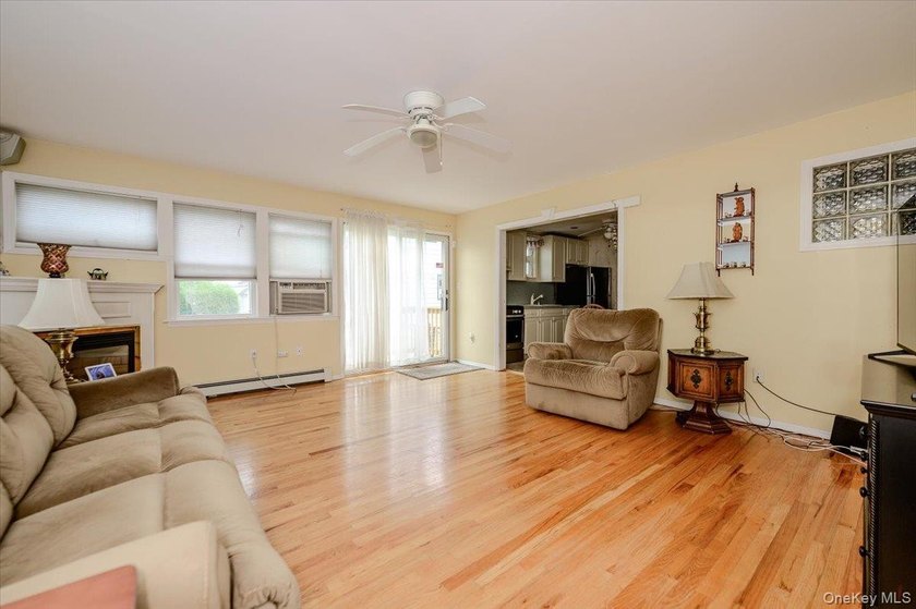 Welcome to 1815 Meadowbrook Road, Merrick, NY! This lovely cape - photo 11
