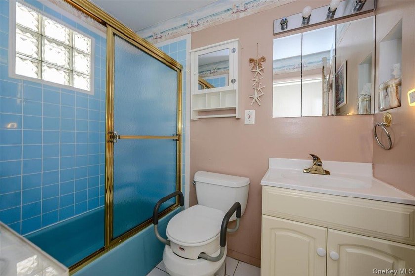 Welcome to 1815 Meadowbrook Road, Merrick, NY! This lovely cape - photo 19